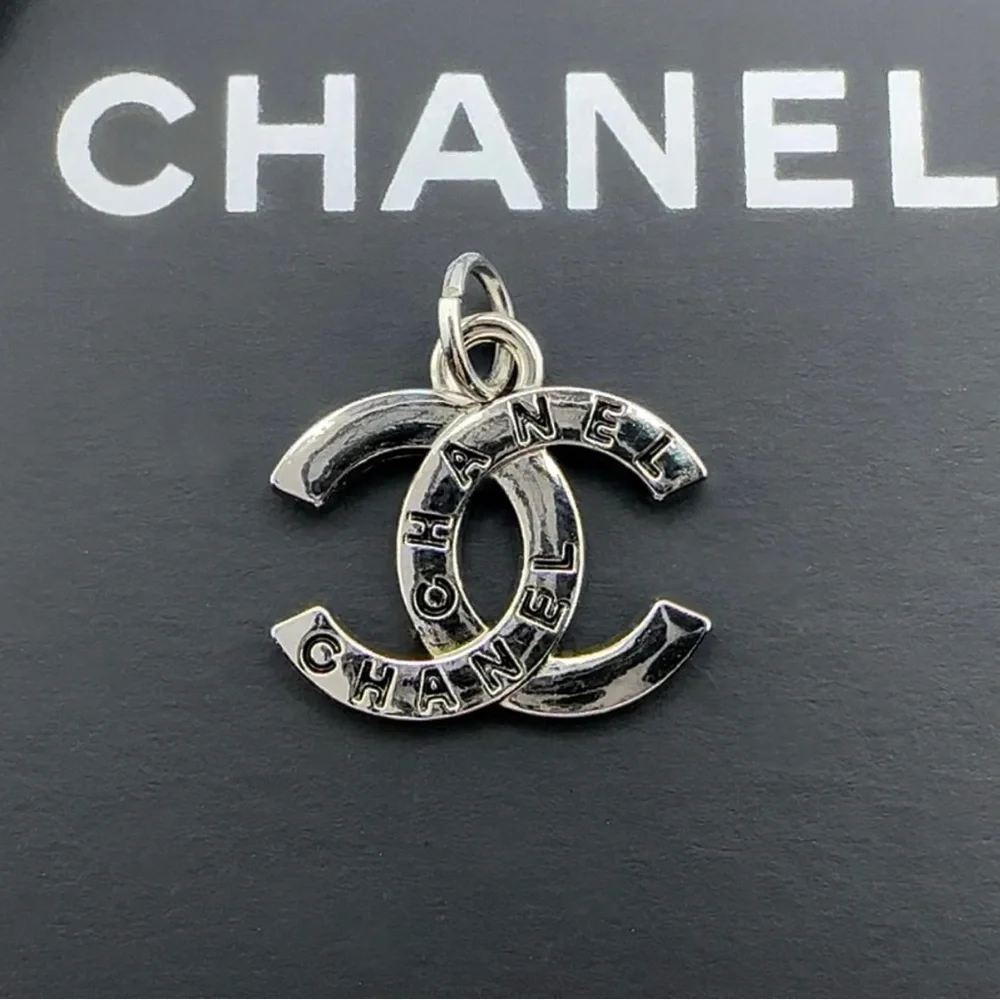 AUTHENTIC CHANEL SILVER TONE CC ZIPPER PULL PENDANT - Picture 3 of 6